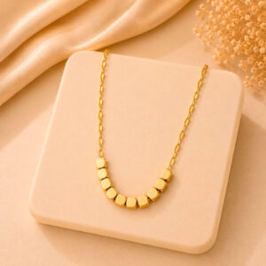 Collar Geométrico Dorado en Acero Inoxidable